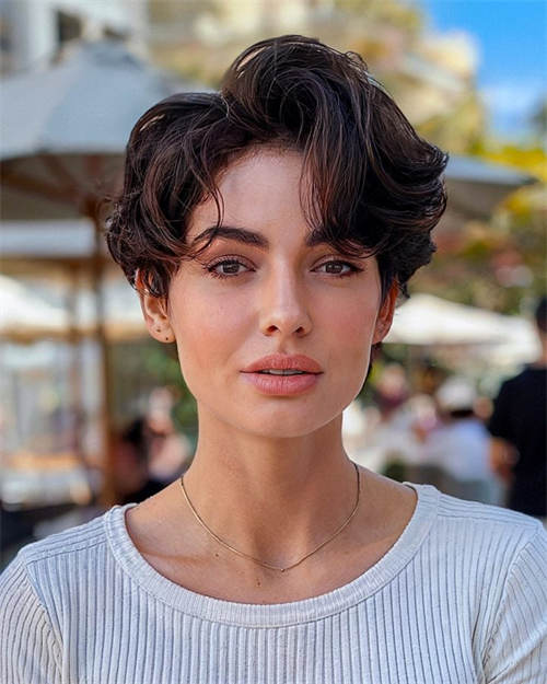 Wavy Pixie with Face-Framing Strands.jpg