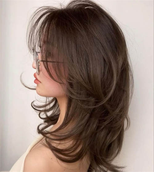 Feathered Layers with Face-framing Fringe2.jpg